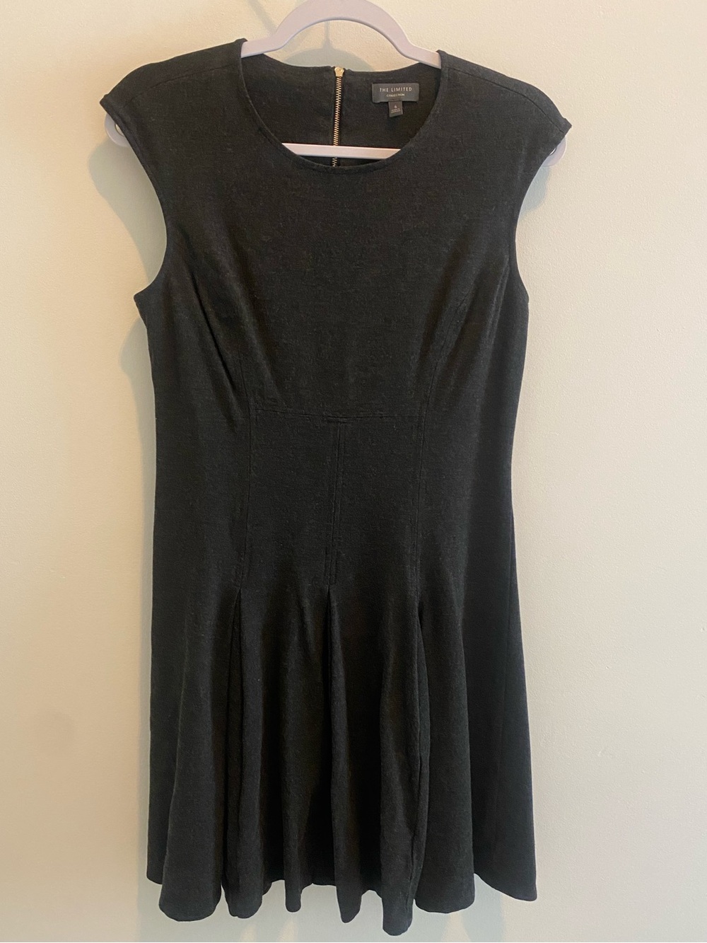 The Limited Dark Charcoal Gray Crewneck Knit Dress Sweater- Size 6